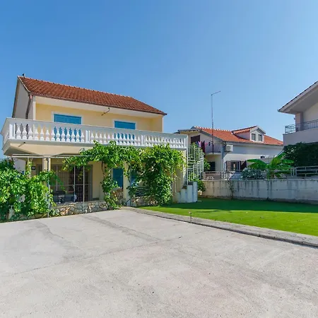 בית נופש House Marina *
