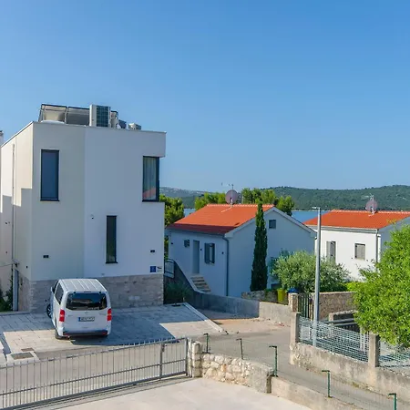 House Marina בית נופש *
