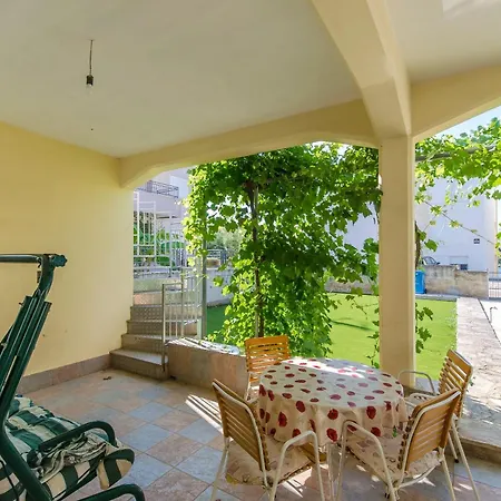 בית נופש House Marina *