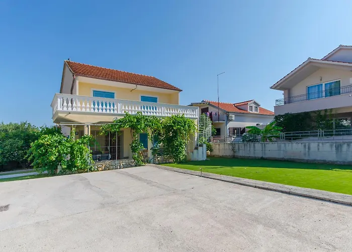 בית נופש House Marina *