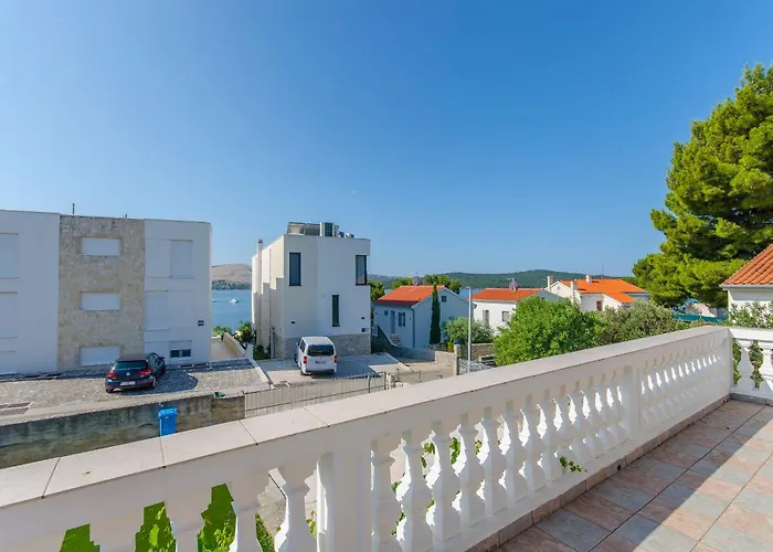 Vikendica House Marina *