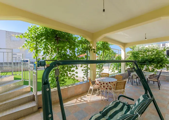 Vikendica House Marina