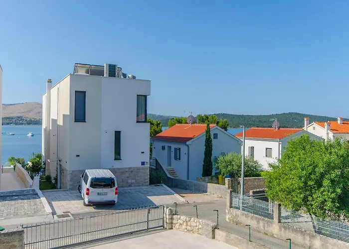 House Marina בית נופש *