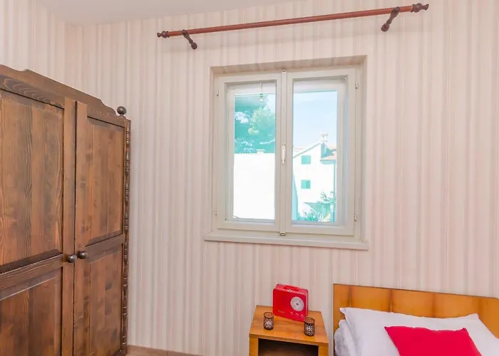 Vikendica House Marina