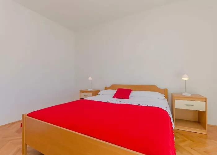 Vikendica House Marina